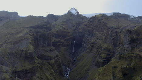 Breite-Absteigende-Luftaufnahme-Von-Múlagljúfur-Canyon-Island