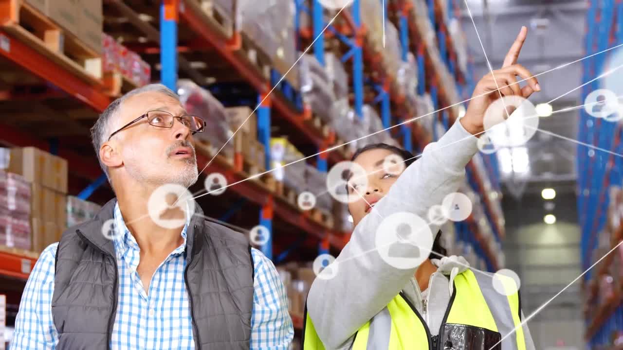 animación de la red de iconos de personas sobre el personal amigable que trabaja en el almacén de almacenamiento