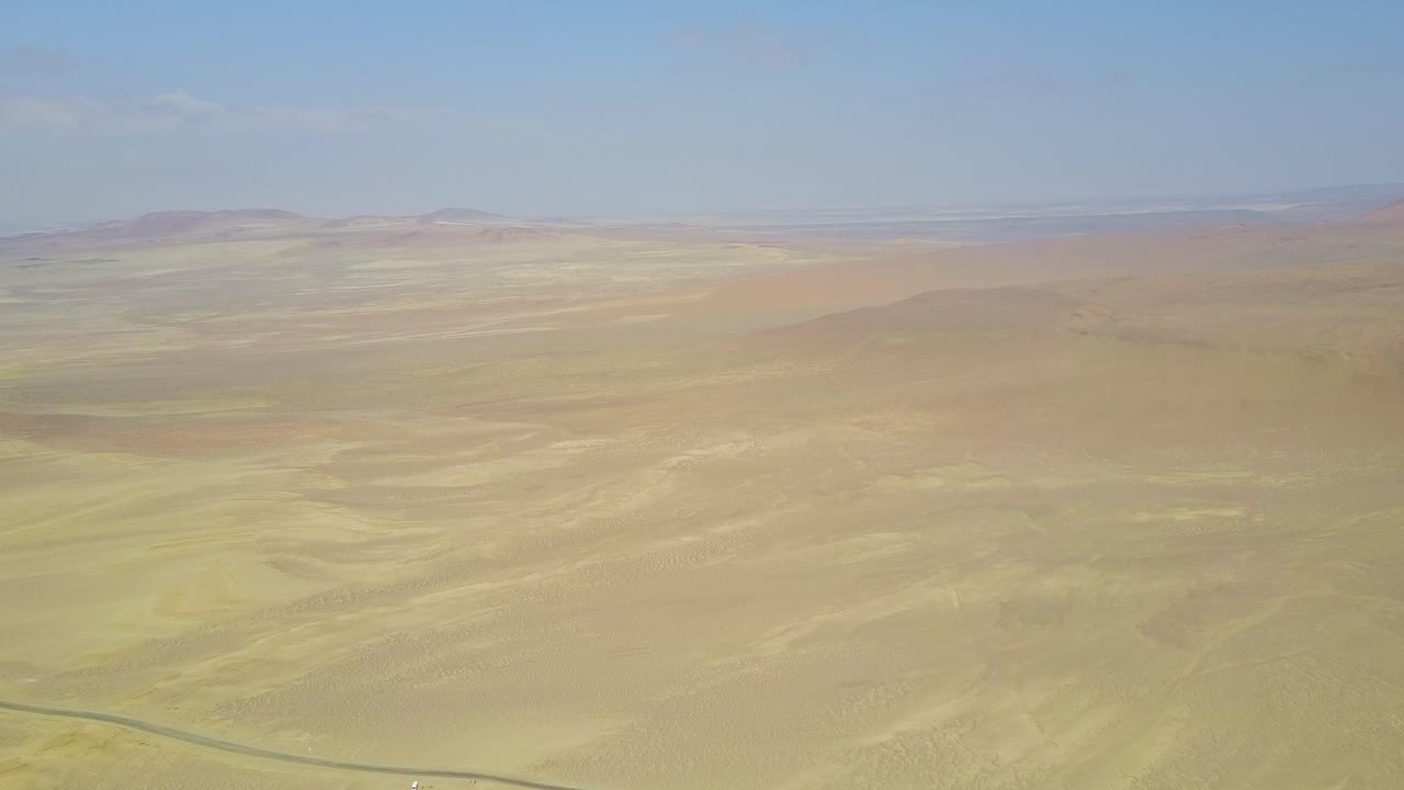 페루의 광활한 사막 풍경은 공중 드론에서 볼 수 있습니다.