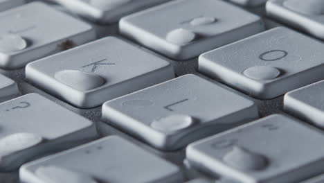 lapso de tiempo de descongelación del teclado de la computadora. macro detalle