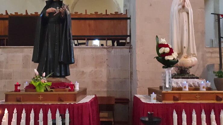 Statua di San Gabriele dell'Addolorata e della Madonna nell'abbazia di San Giovanni in Venere