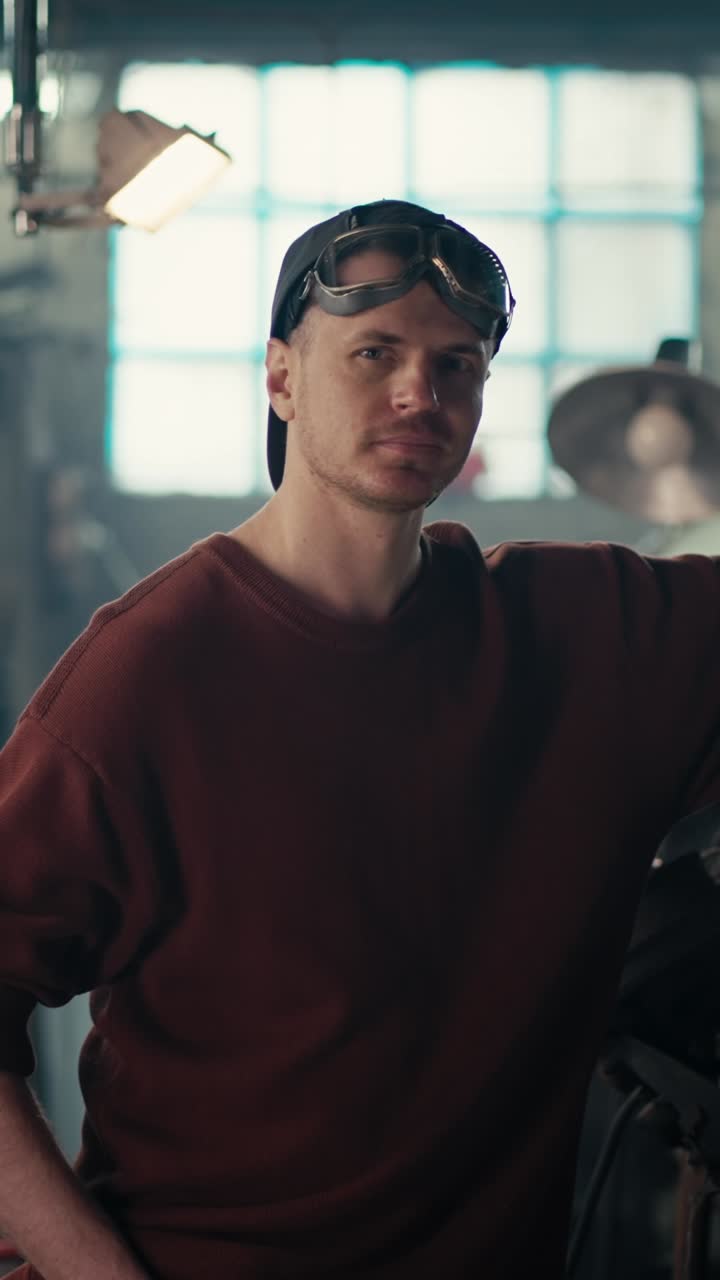 공장에서 일하는 노동자