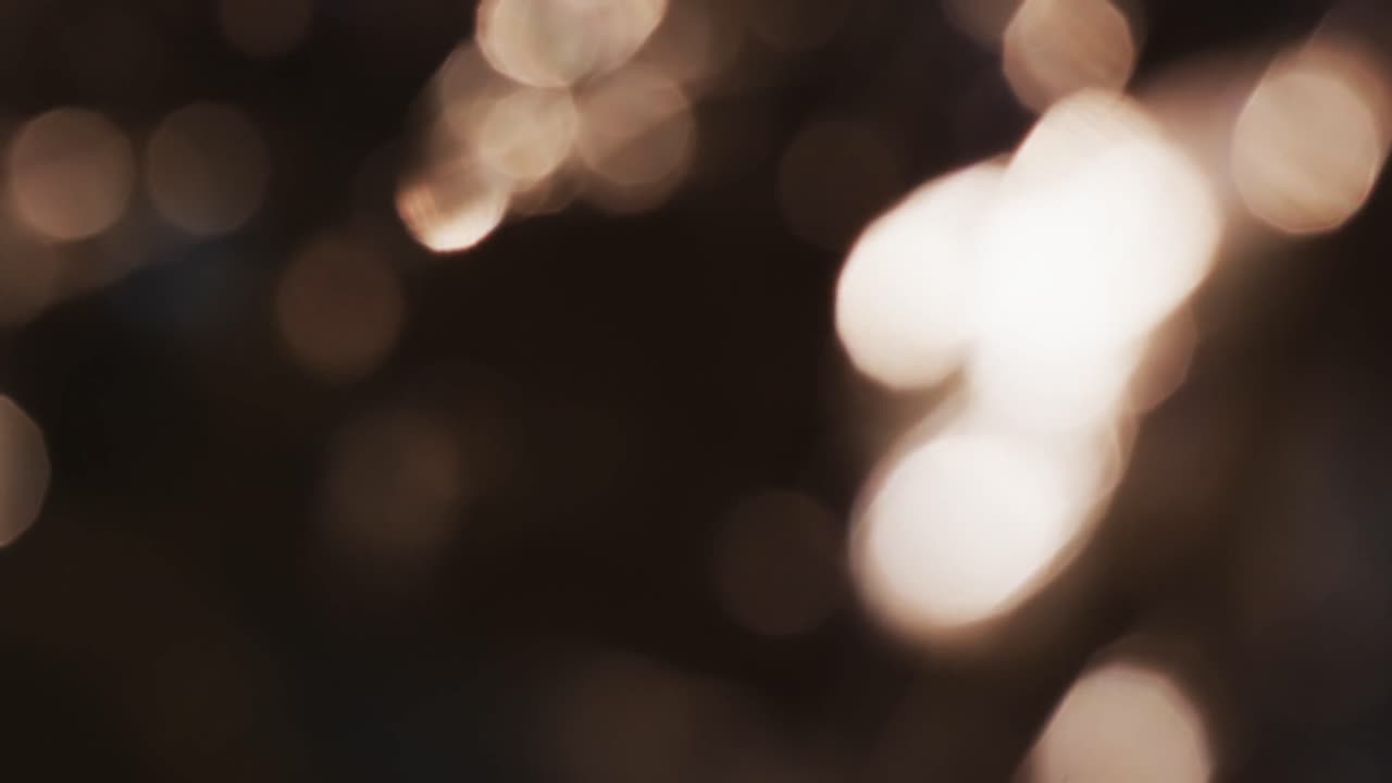 video de puntos de luz bokeh amarillos parpadeantes con espacio de copia