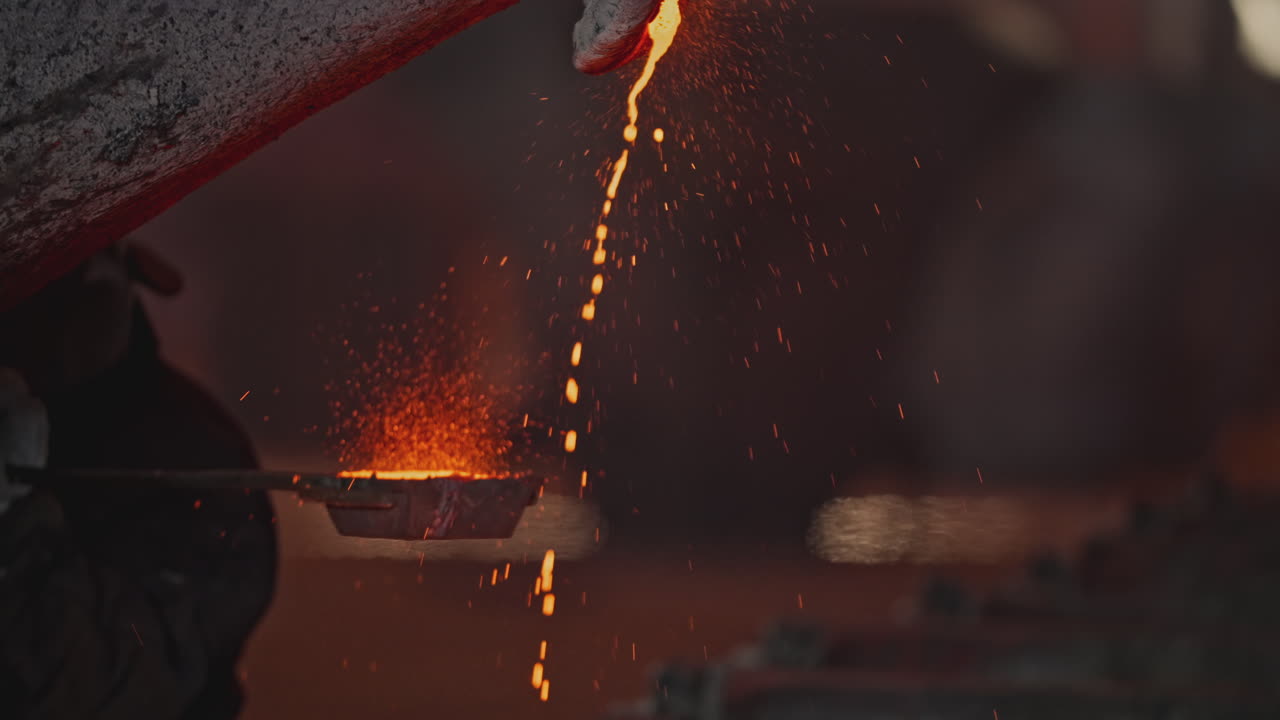 литье расплавленного металла