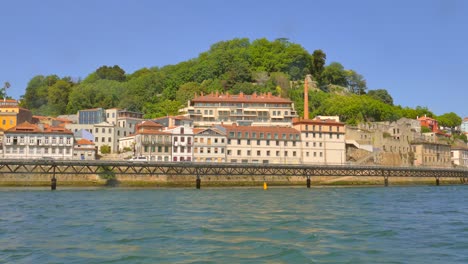 Cais-Das-Pedras-Viadukt-über-Den-Fluss-Douro-In-Der-Nähe-Des-Ufers-Von-Porto-In-Portugal