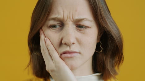 young woman experiencing facial pain
