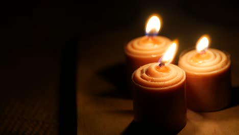 a closeup picture of a candle