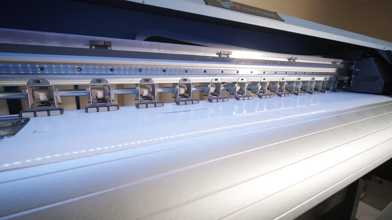 Large format printing of stretch ceilings