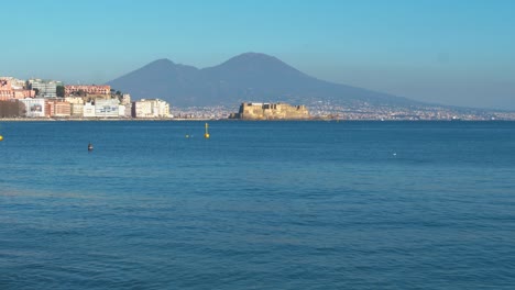 golfo de nápoles con el monte vesubio al fondo