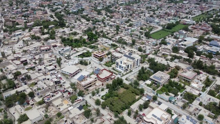 vista aérea de arriba hacia abajo de la ciudad de jalalabad