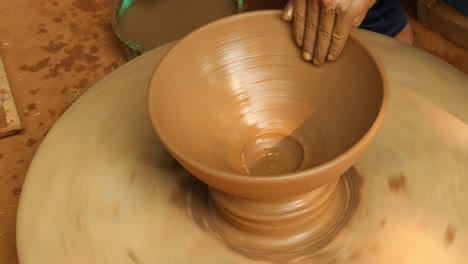 El-Alfarero-En-El-Trabajo-Hace-Platos-De-Cerámica.-India,-Rajastán.