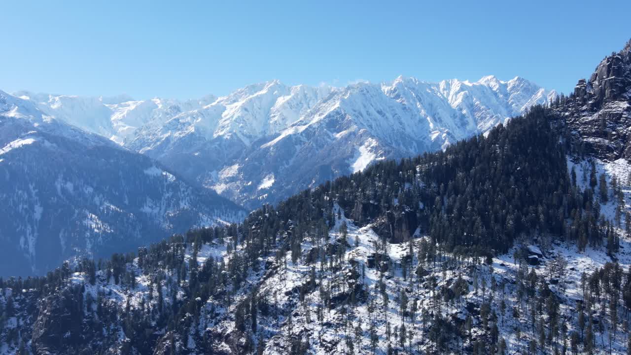 Himachal Pradesh coperto di neve durante l'inverno.