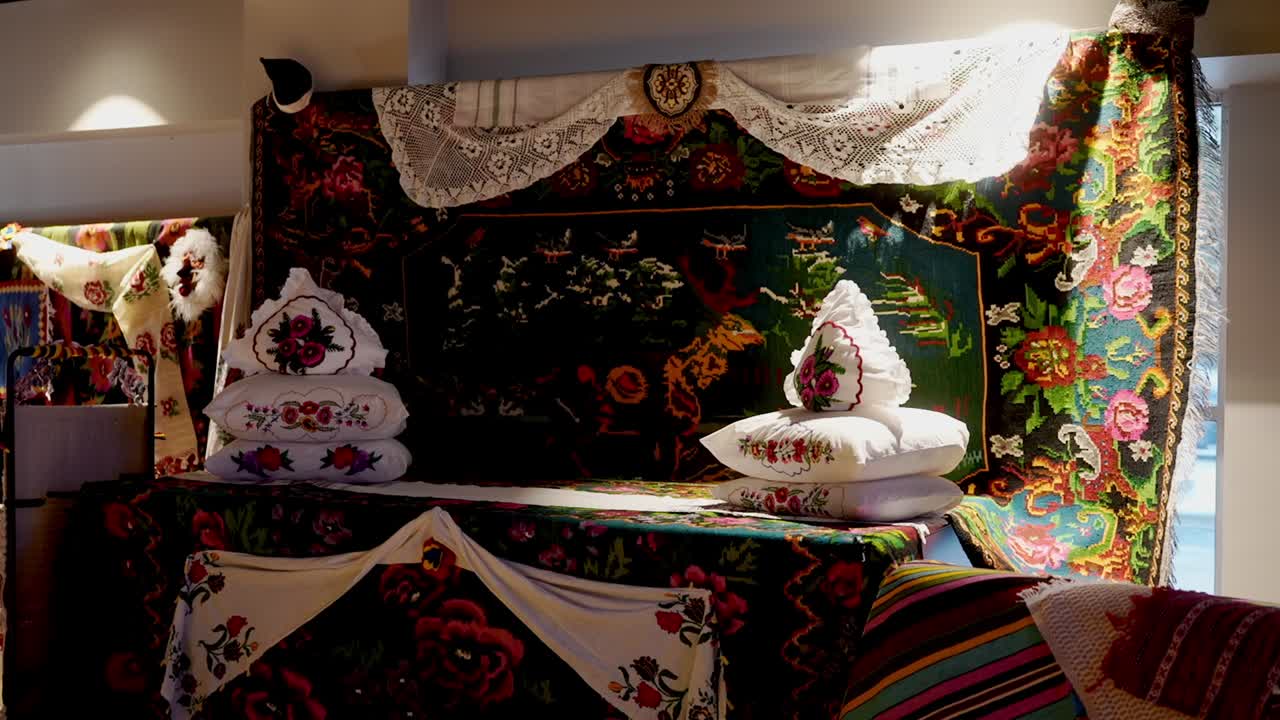 루마니아 전통 자수 장식. 민족 베개