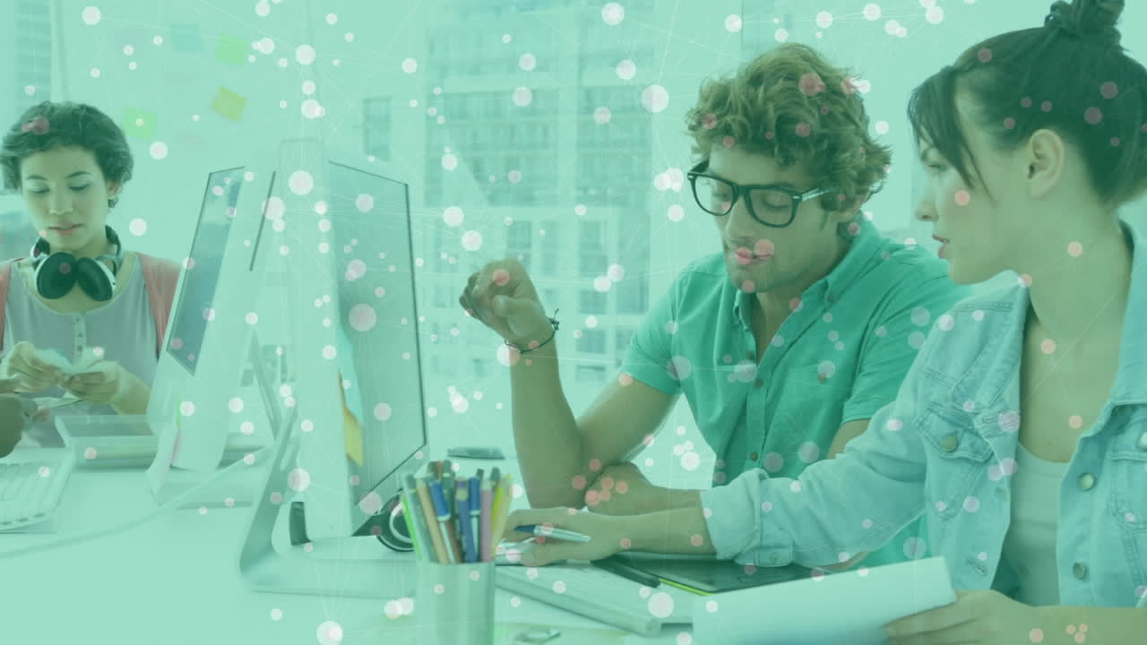 animación de conexiones a través de diversos estudiantes que utilizan computadoras