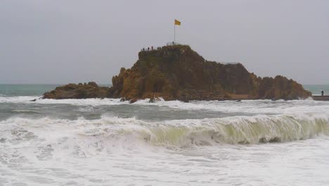 Waves-in-slow-motion-on-the-Costa-Brava-Mediterranean-Sea-La-Palomera-de-Blanes-in-the-background