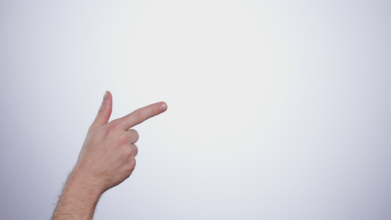 손, 가리키는 사람과 모형과 함께 스튜디오에 있는 사람