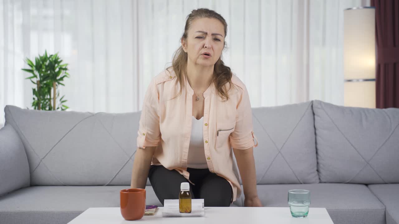 la mujer se desmayó.