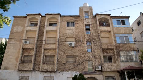 cubierta del edificio de la planta desde el exterior