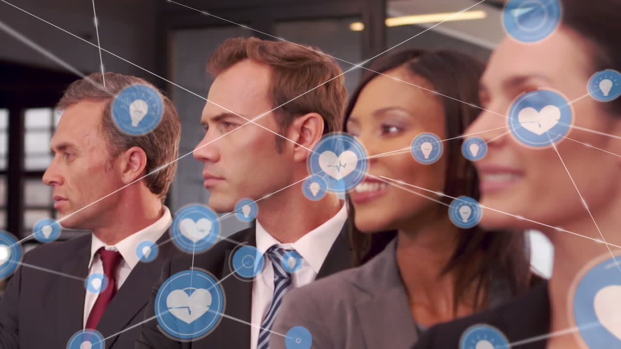 анимация сети связей с иконами над деловыми людьми в офисе