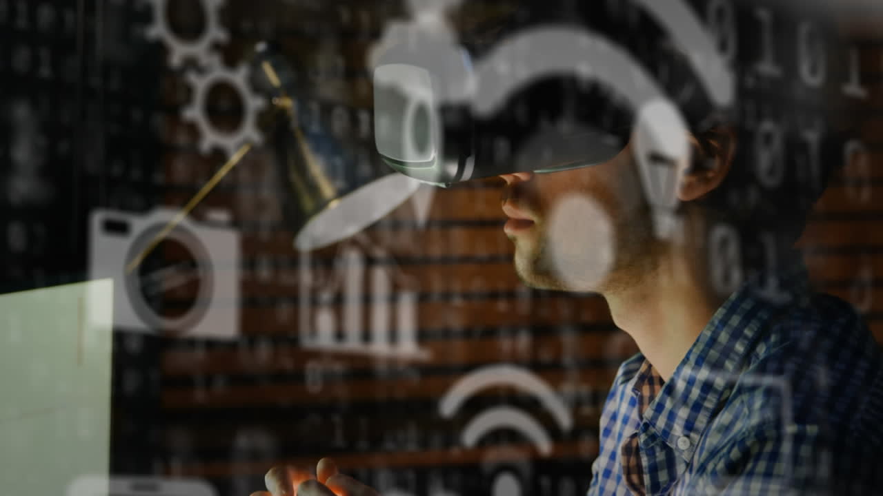 animación de iconos de redes sociales y procesamiento de datos sobre hombre biracial que usa auriculares vr