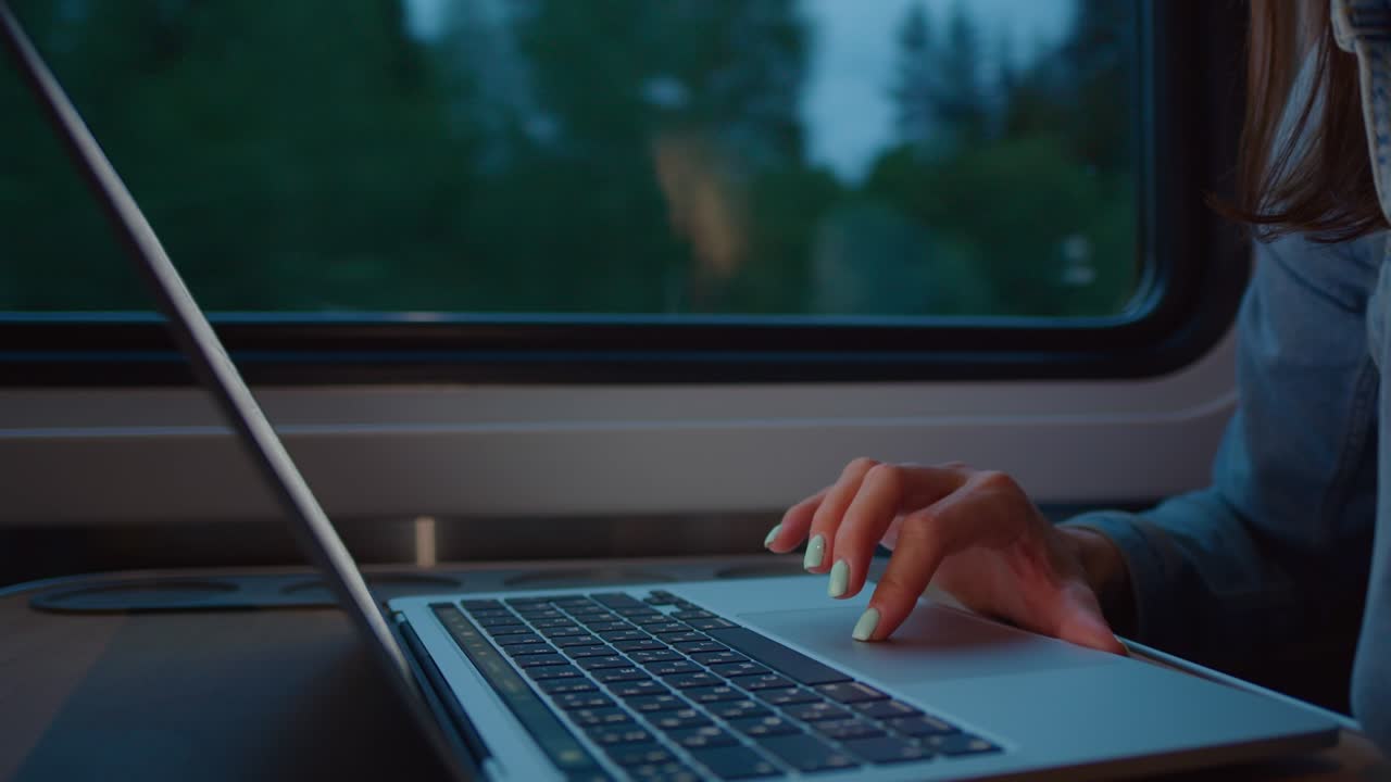 using laptop in moving train