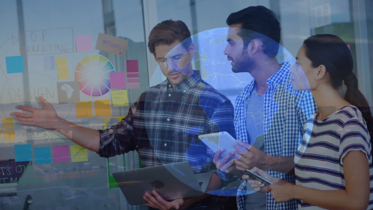 animación del globo y el paisaje urbano sobre diversas personas de negocios en la oficina.