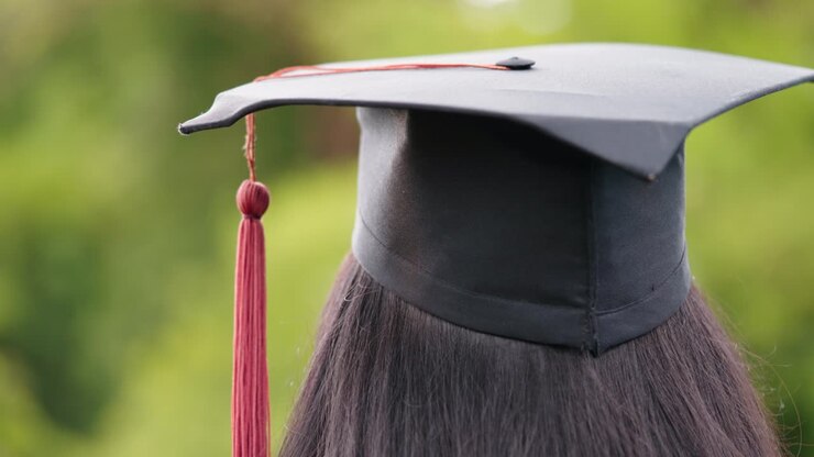 Laurea. Congratulazioni per il giorno della laurea all'università.