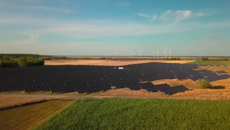 Planta-De-Base-Fotovoltaica-Panel-Solar-Energía-Eléctrica-Producción-Renovable-Sostenible-Drone-Aéreo