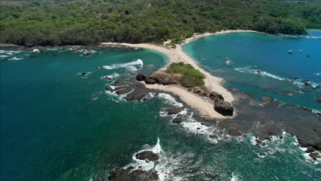 costa rica costa panorâmica com costa rochosa promontório de praia de san juanillo, drone aéreo 4k