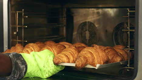 Warm-Und-Frisch-Gebacken