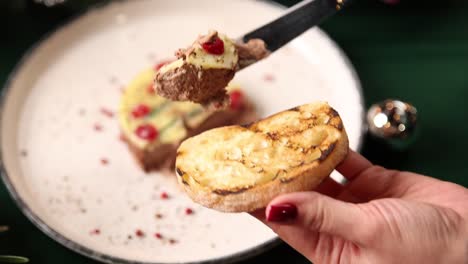 pate de hígado de navidad con tostadas