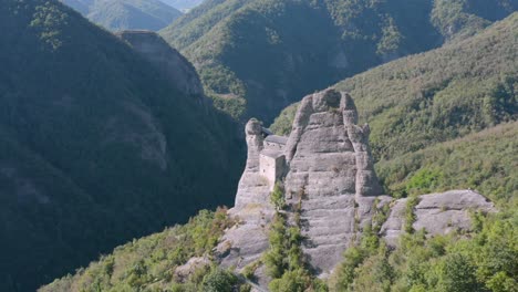 Antiguo-Castillo-En-Una-Montaña-Cerca-De-Genova,-Liguria,-Italia