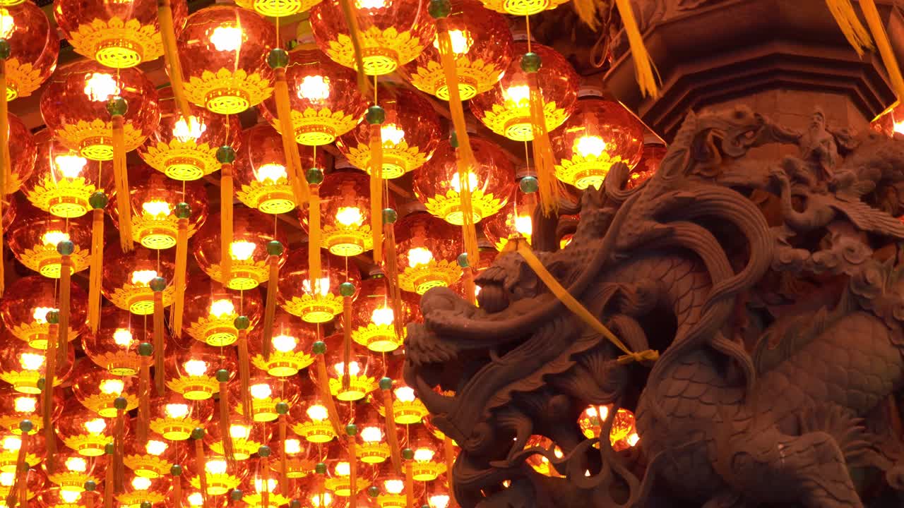 estatua del dragón con fondo