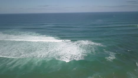 hora de la tarde lisboa ciudad bahía surfistas playa panorama aéreo 4k portugal