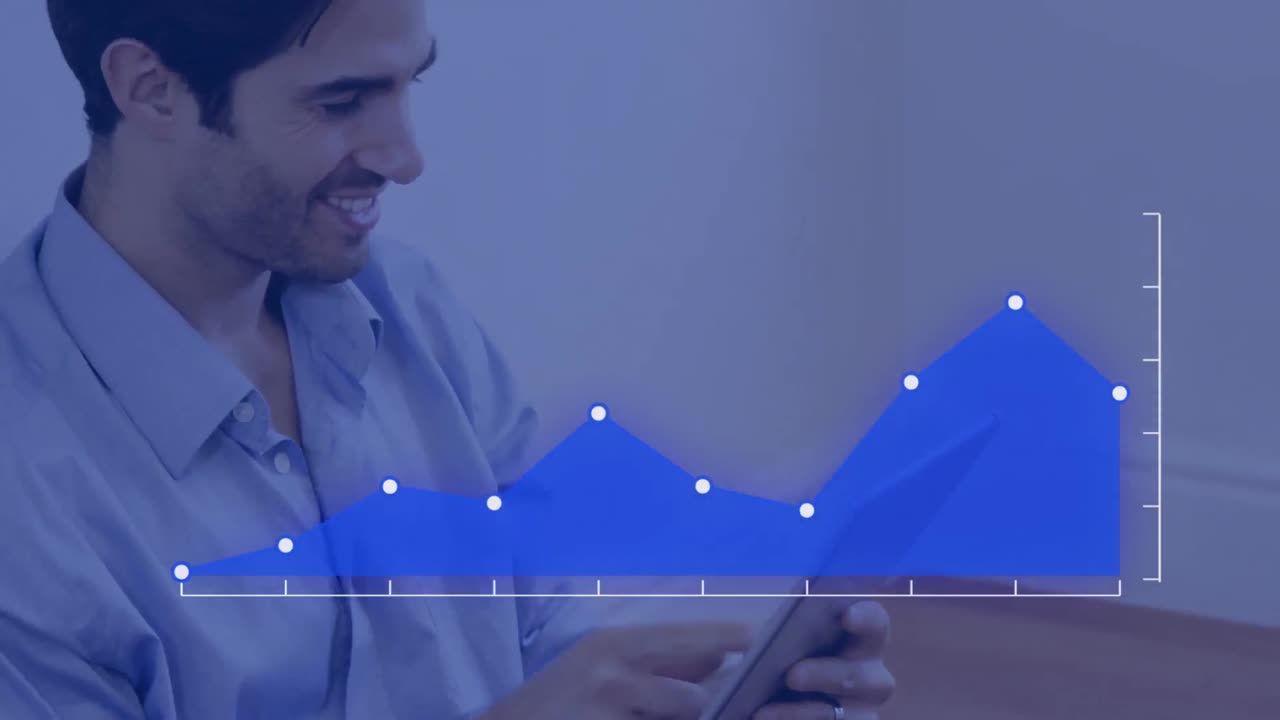 animación de puntos en el gráfico sobre el hombre caucásico sentado en una silla y usando una tableta digital