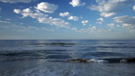 Olas-rompiendo-en-la-playa-10