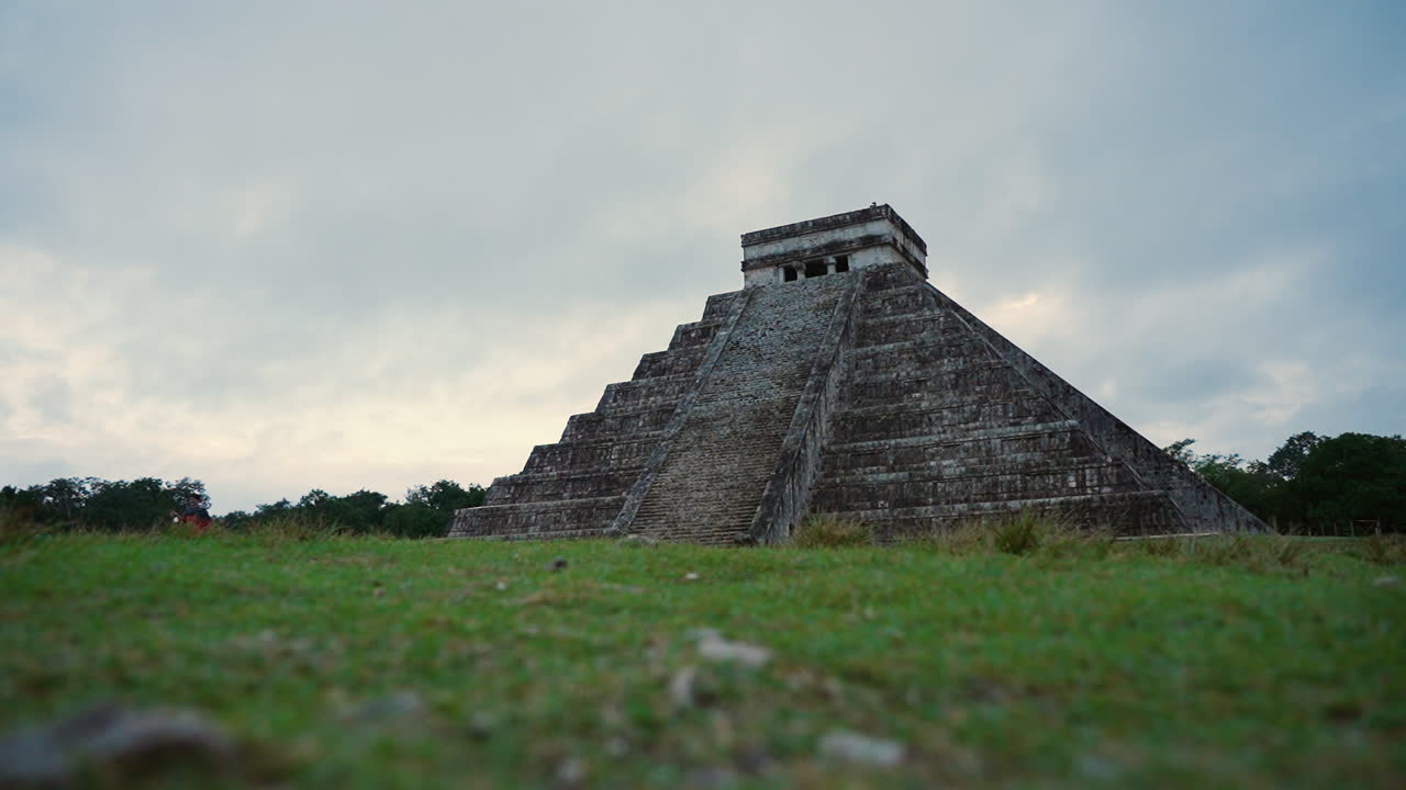 timelapse en un día nublado en chichenitza
