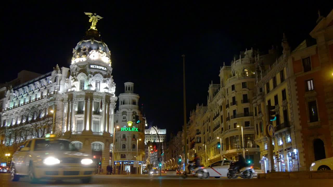 spagna luce notturna madrid centro gran via metropolis hotel 4k