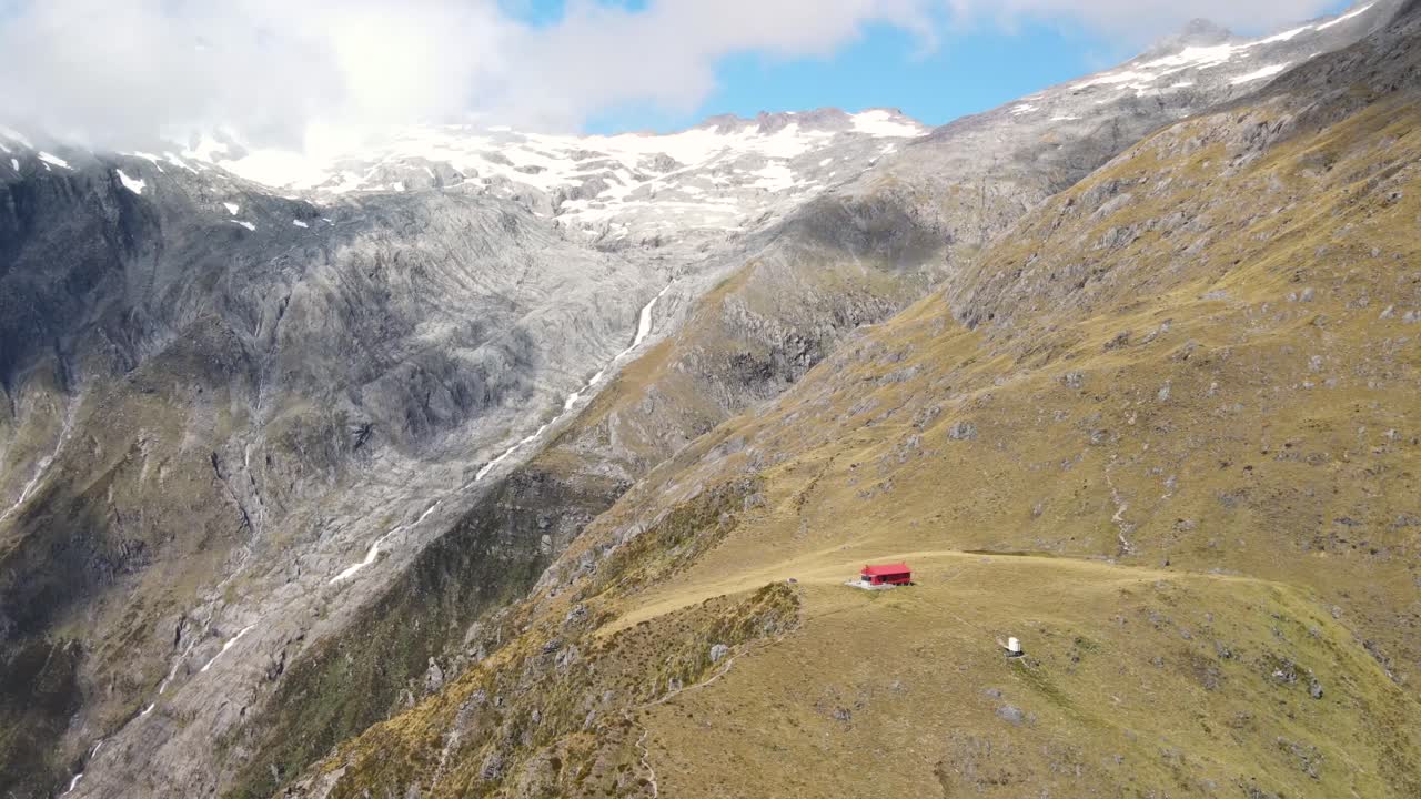 뉴질랜드 의 마운트 애스피링 국립 공원 에 있는 산맥 에 있는 브루스터 오두막 의 멋진 전망
