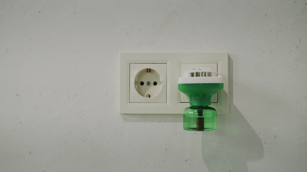 벽에 있는 전기 콘 ⁇ 에 있는 전기 가습기. 슬라이더  ⁇