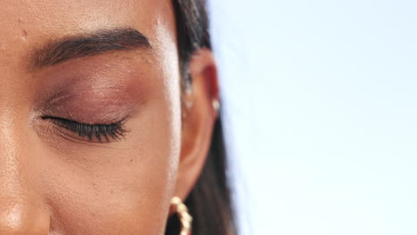 vrouw, verward en close-up van het oog in de studio