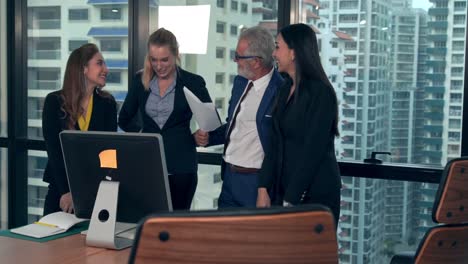 personas de negocios profesionales en la reunión del grupo.