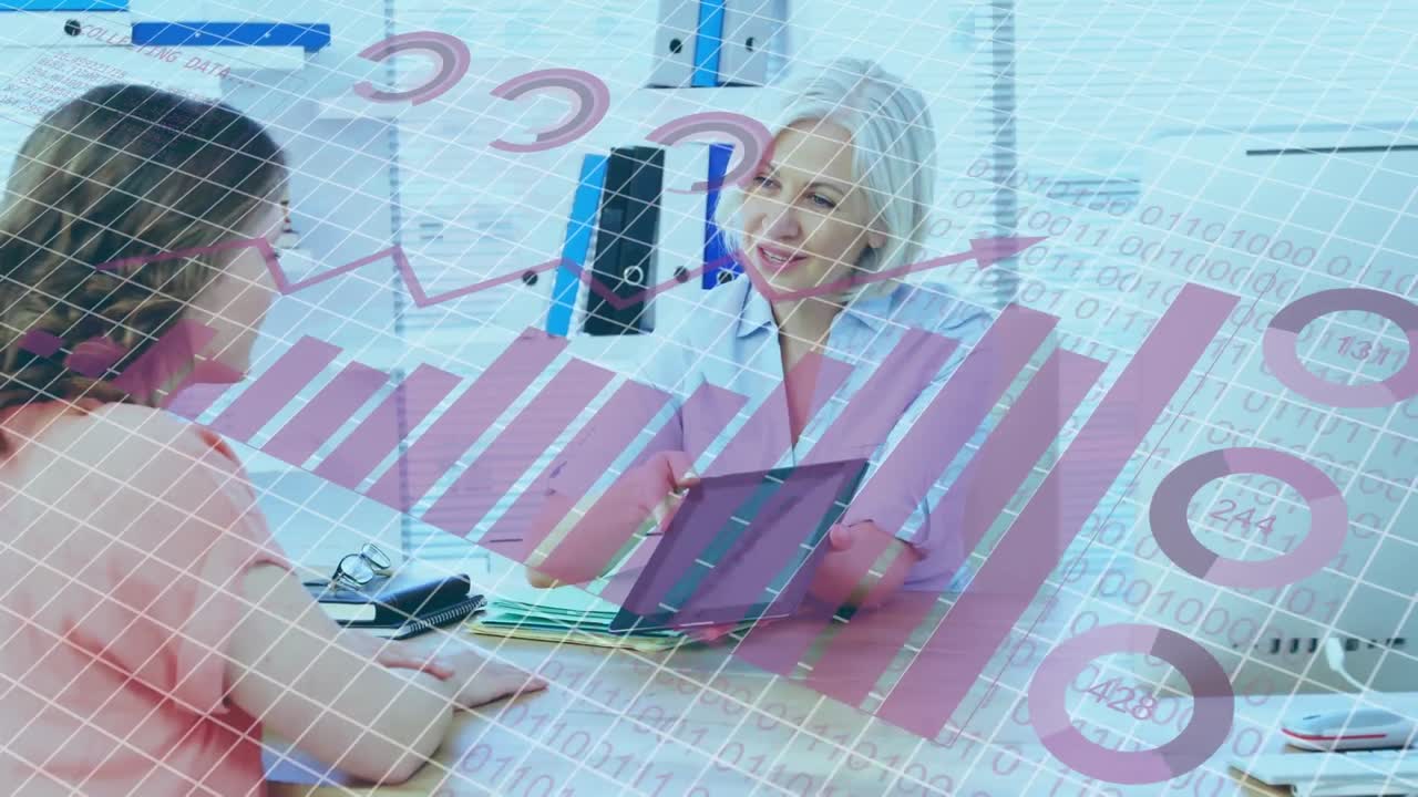 animación de procesamiento de datos contra una doctora caucásica discutiendo con una mujer en el hospital