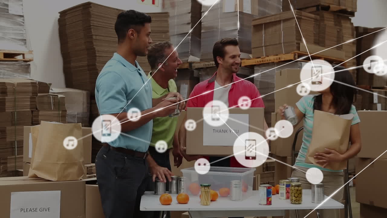 animación de la red de conexiones con iconos sobre diversas personas que trabajan en el almacén