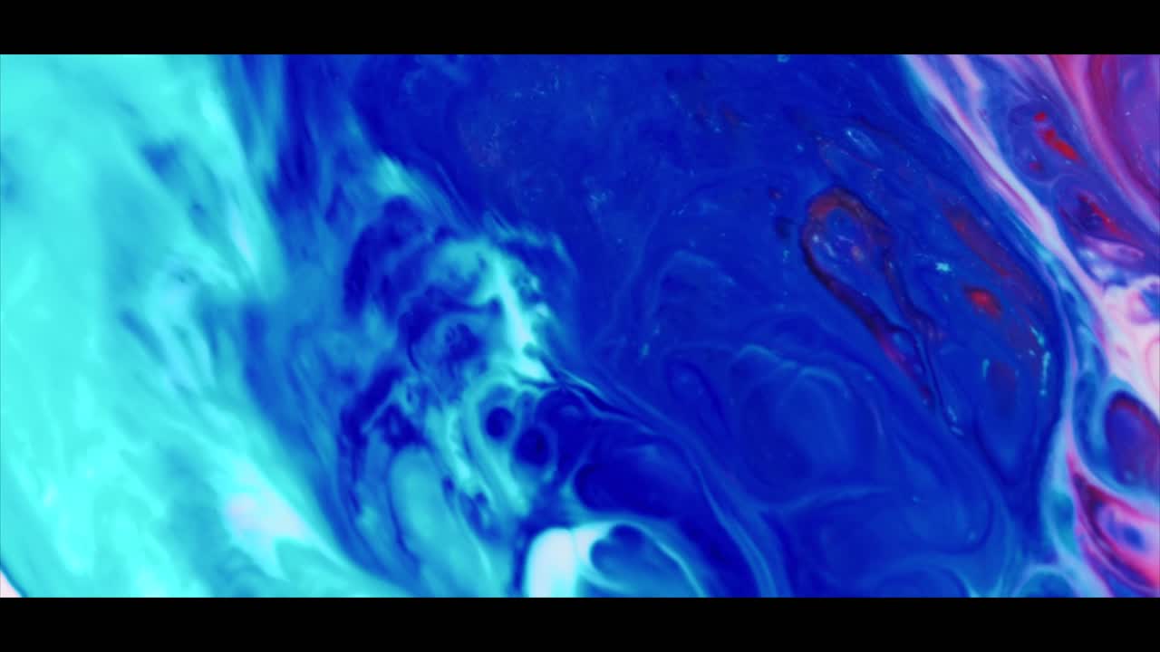 Affascinante arte fluida astratta con colori blu e ciano
