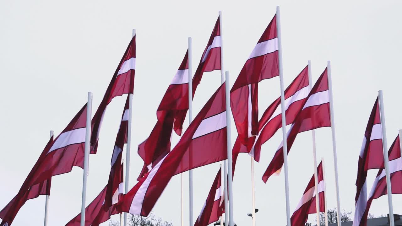 Letlands flag på helligdage