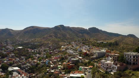 vista aérea del paisaje de guanajuato en un caluroso día de verano