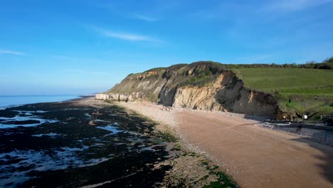 Luftaufnahme-Der-Küste,-Der-Klippen-Und-Des-Ozeans-Der-Normandie-Frankreich,-In-Der-Nähe-Von-Omaha-Beach