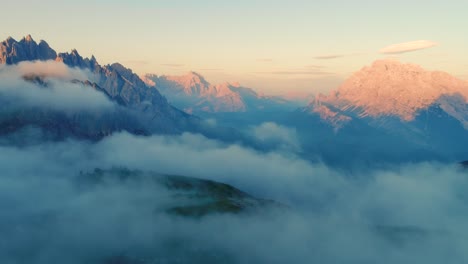 Nationalpark-Drei-Zinnen-In-Den-Dolomiten.-Wunderschöne-Natur-Italiens.