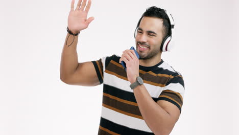 hombre, auriculares y baile con teléfono inteligente